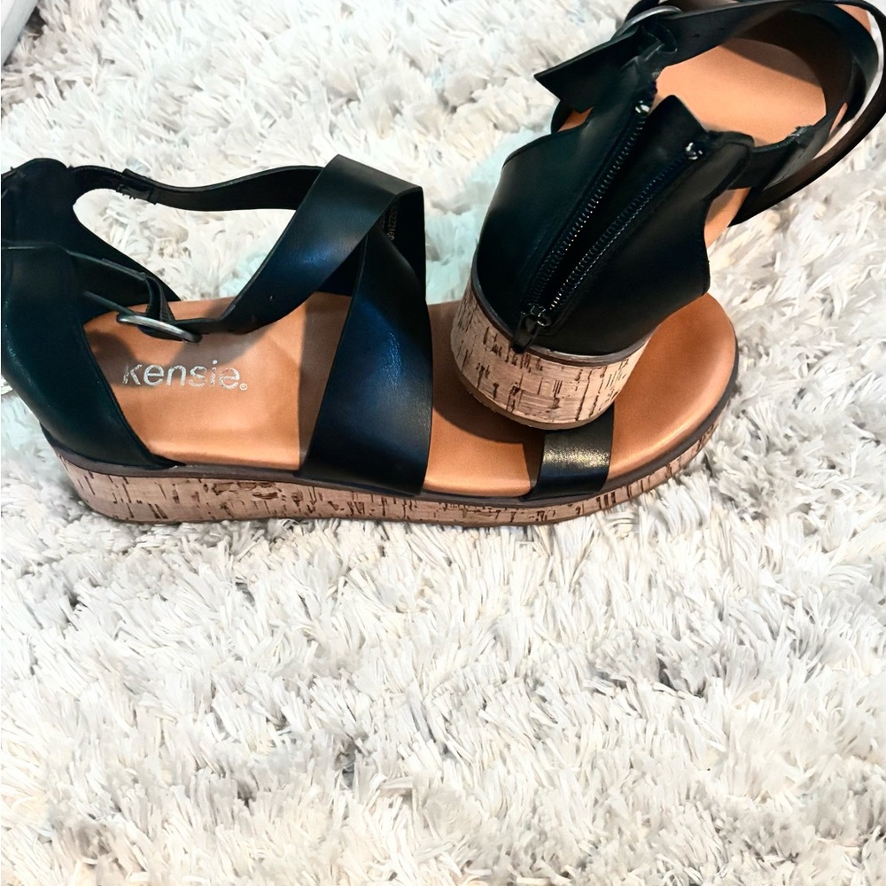 Kensie Black and Tan Wedge Sandals